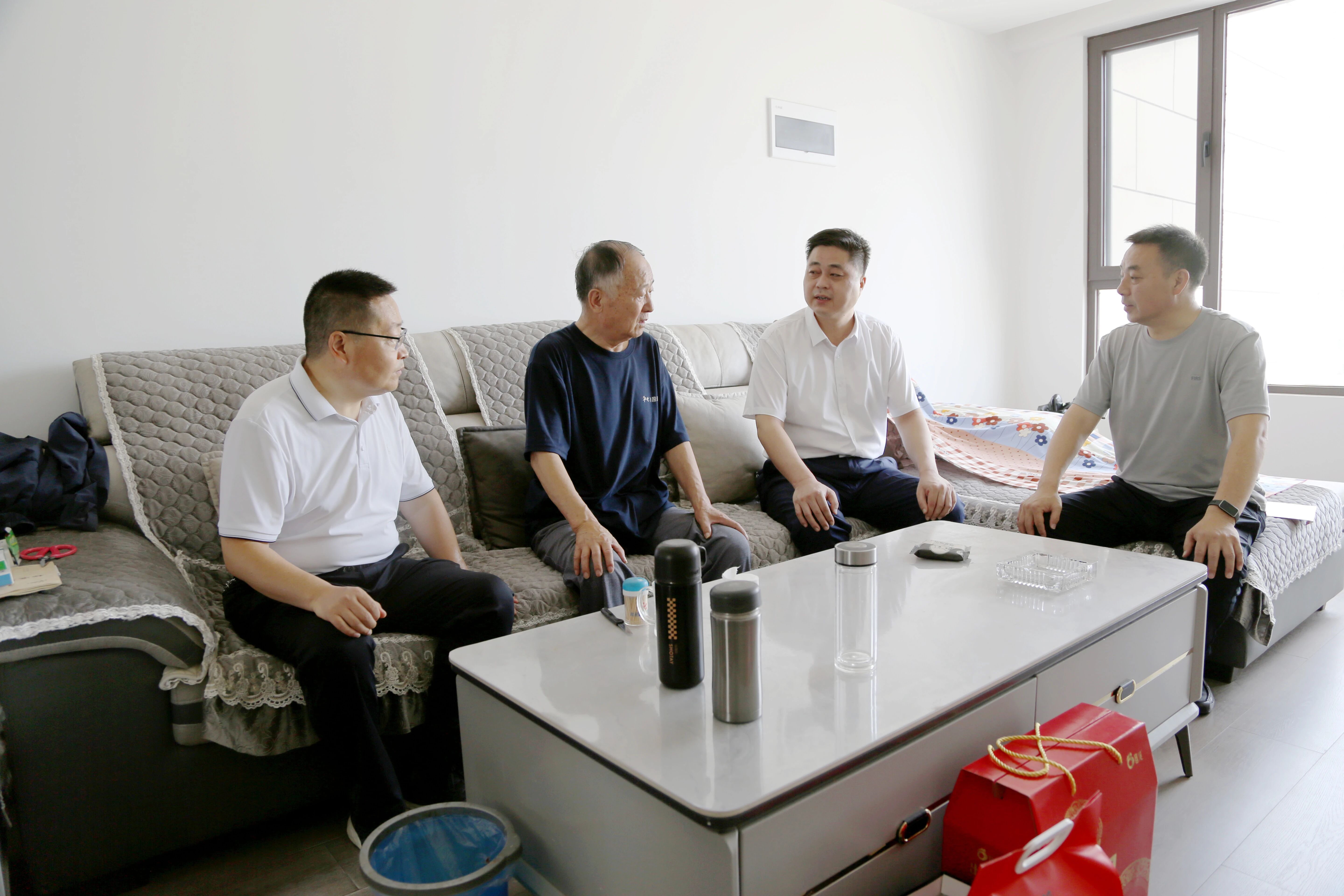 【走访慰问】周童“七一”前夕走访慰问老党员和困难党员