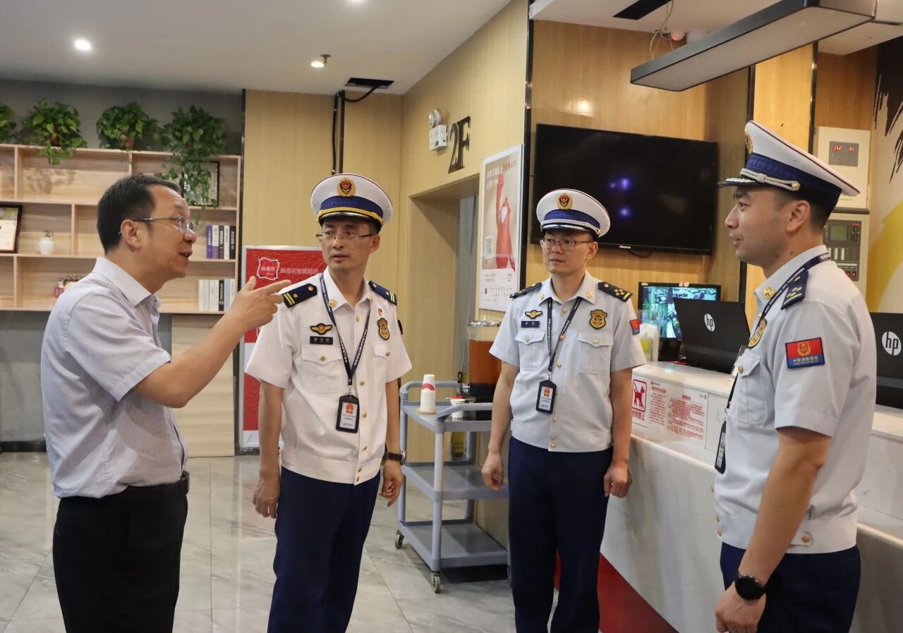 【安全检查】开发区管委会领导带队开展消防安全夜查