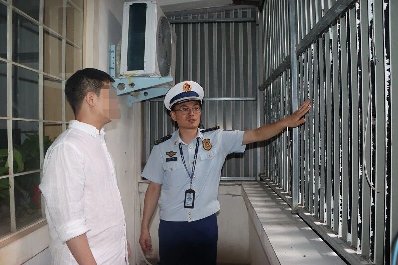 【消防安全】重拳整治火灾隐患 拆窗破网保逃生——辖区一场所被依法查封