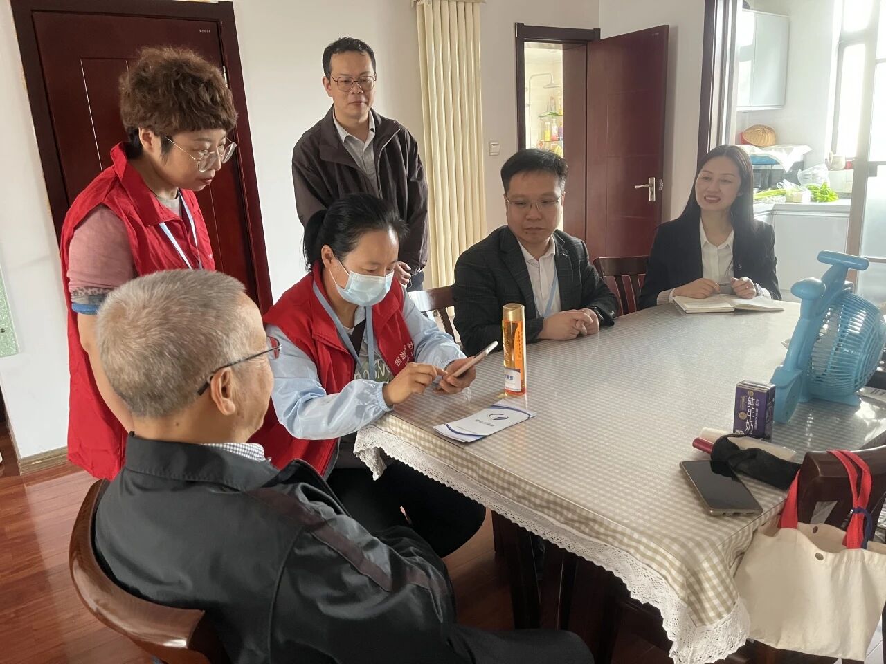【工作信息】陪访入户强规范 聚焦源头提质效——开发区全面推进劳动力调查入户登记